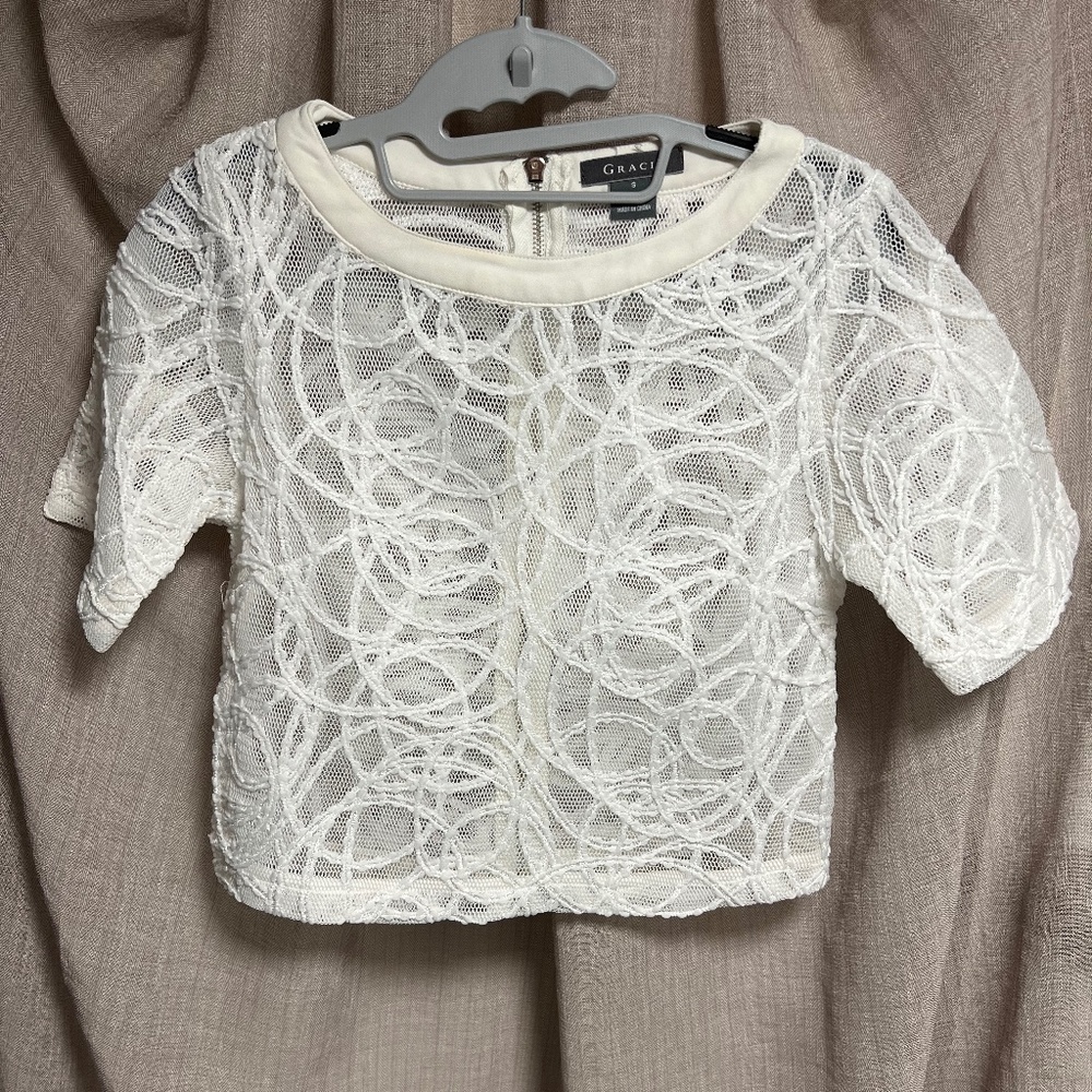 Gracia - Embroidered Mesh Lace Short Sleeve Top with Zipper Back - White